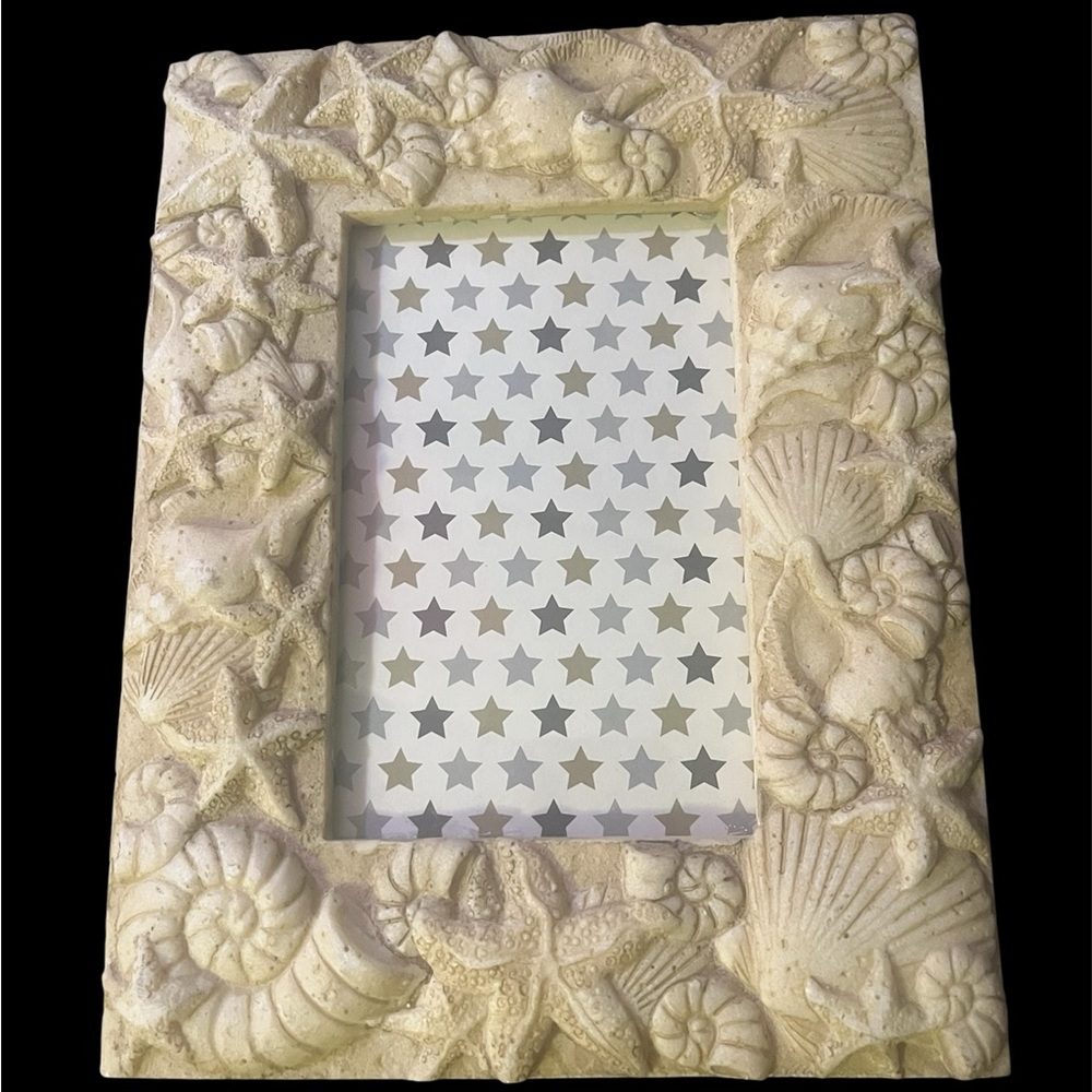 Seashell Embellished Photo Frame - shades of cream - 3.5” x 5.5” pic opening EUC